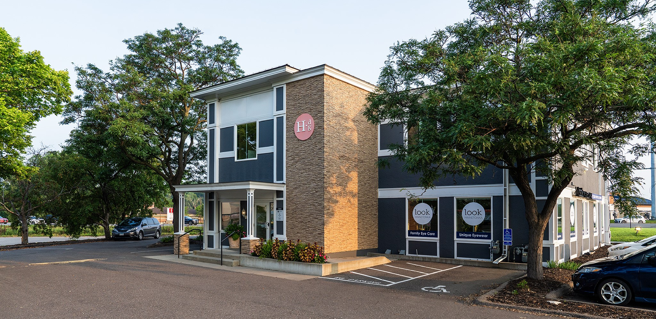Exterior of Holger Dental Group in Minnetonka