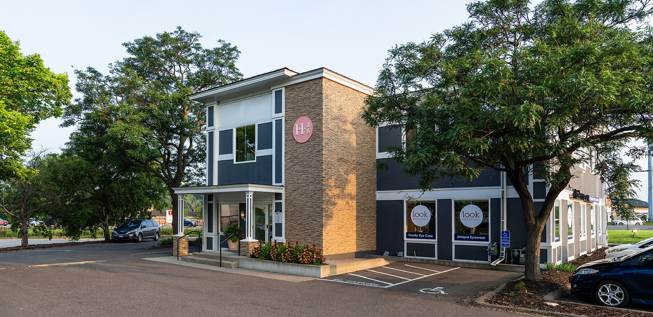 Exterior of Holger Dental Group in Minnetonka